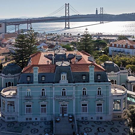 Pestana Palace Lisboa Hotel & National Monument - The Leading Hotels Of The World Esterno foto The Palace of the Dukes of Cadaval, the main building of the National Museum of Archaeology.