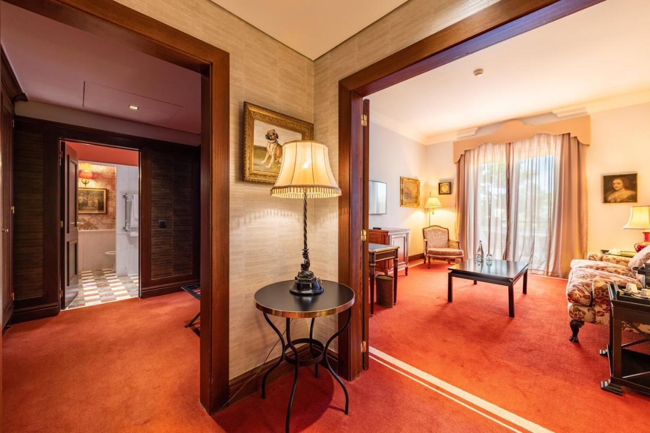 Pestana Palace Lisboa Hotel & National Monument - The Leading Hotels Of The World Esterno foto A suite at the Hotel
