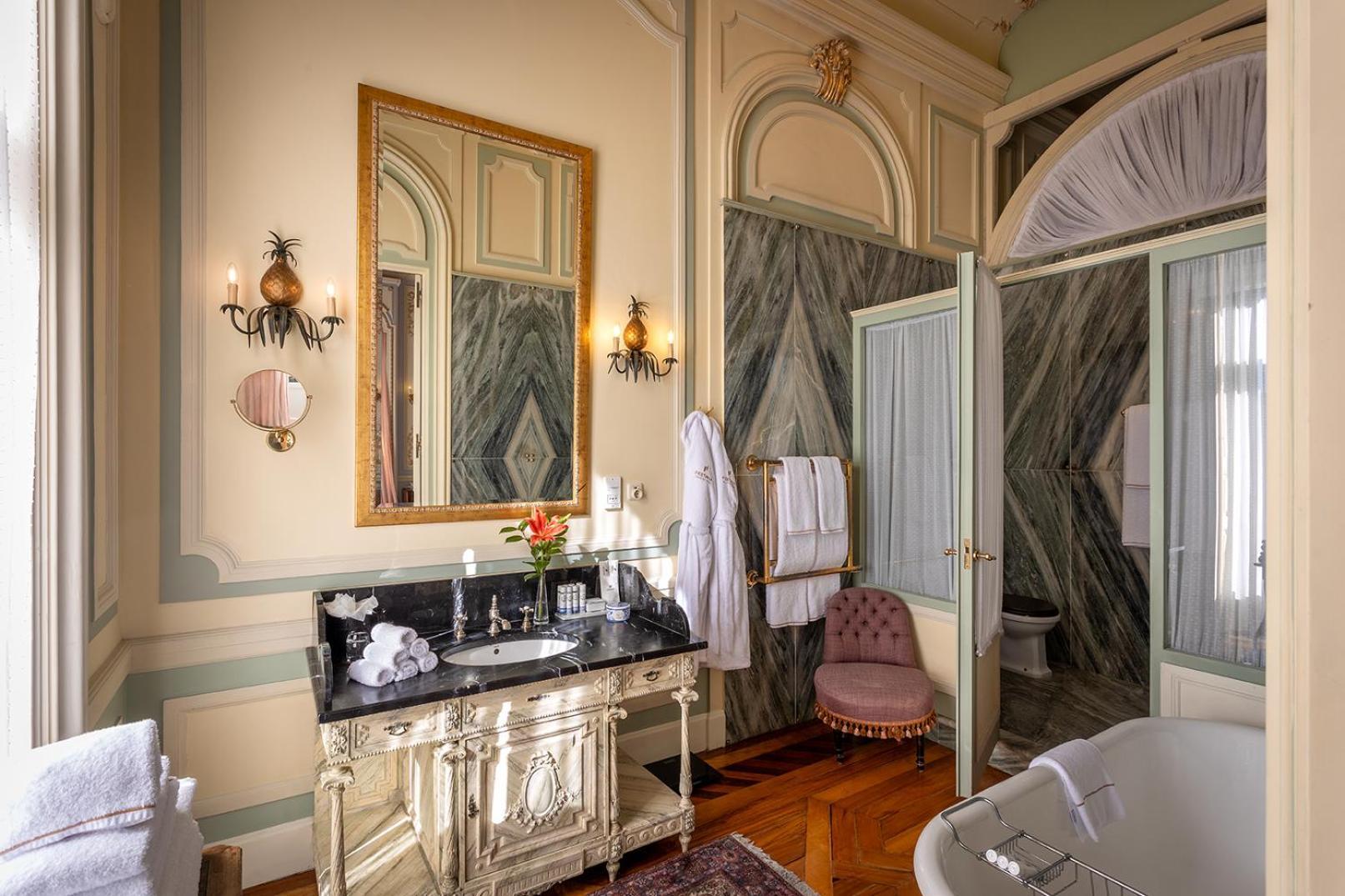 Pestana Palace Lisboa Hotel & National Monument - The Leading Hotels Of The World Esterno foto Bathroom