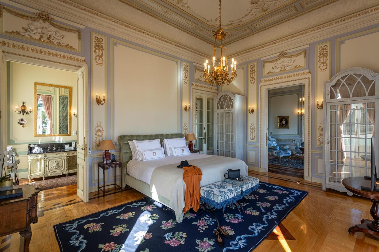 Pestana Palace Lisboa Hotel & National Monument - The Leading Hotels Of The World Esterno foto A bedroom at the Hotel Excelsior