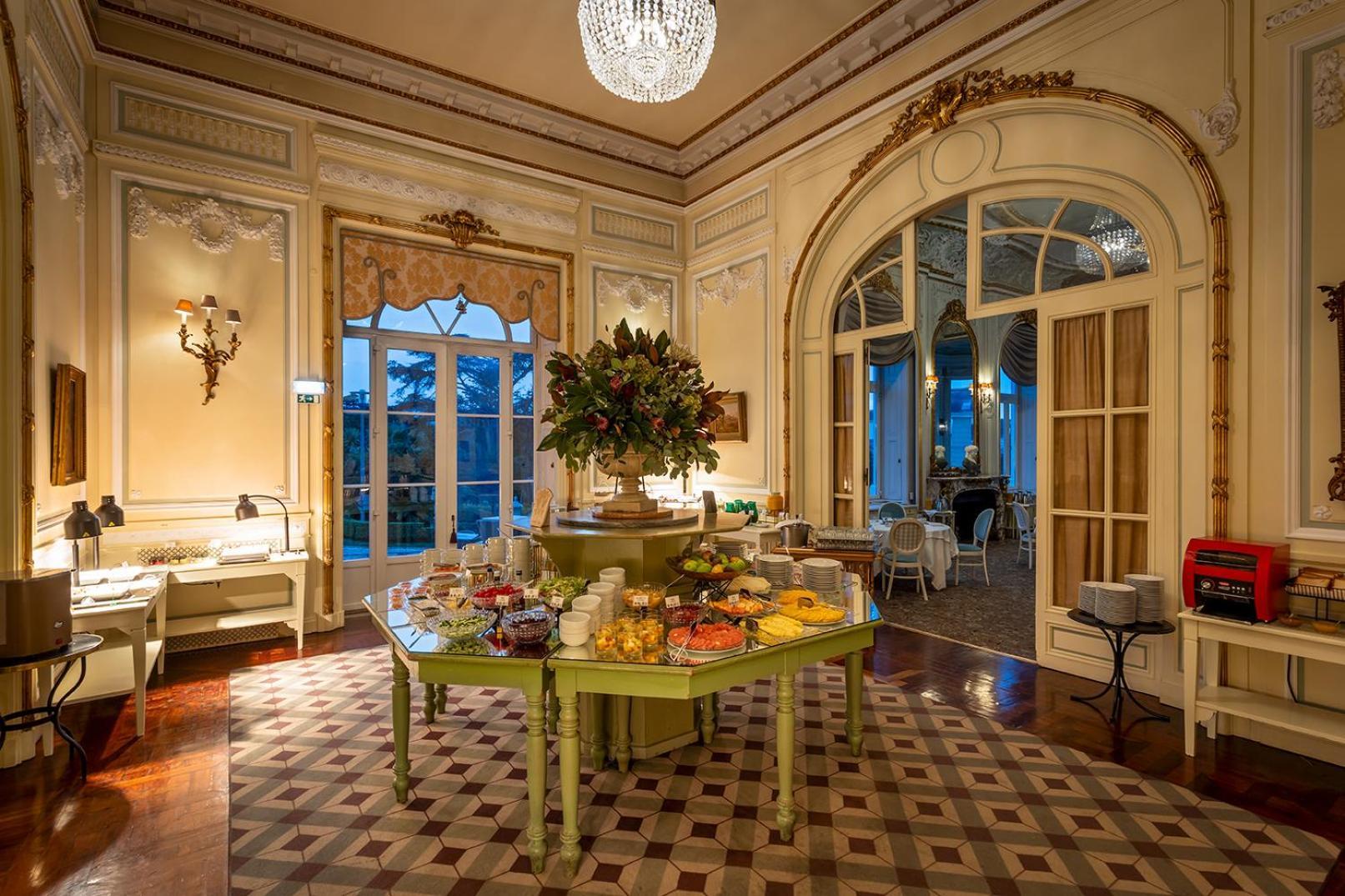 Pestana Palace Lisboa Hotel & National Monument - The Leading Hotels Of The World Esterno foto The lobby of the hotel
