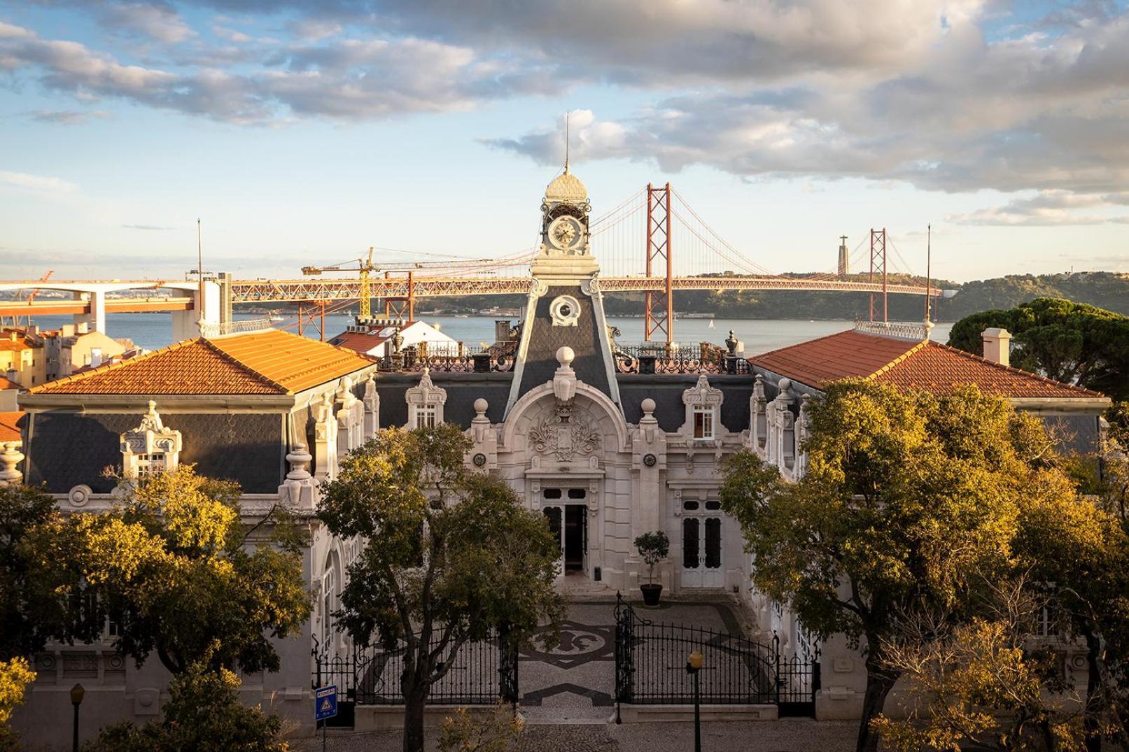 Pestana Palace Lisboa Hotel & National Monument - The Leading Hotels Of The World Esterno foto The main building of the Portuguese Navy Museum