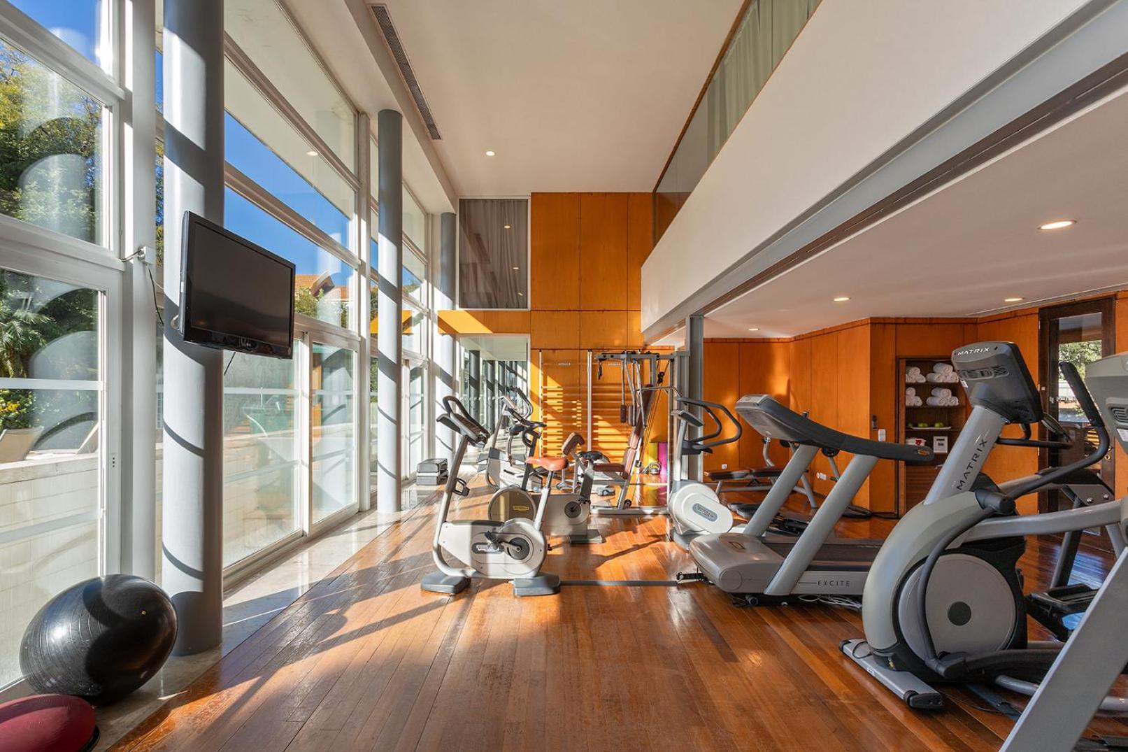 Pestana Palace Lisboa Hotel & National Monument - The Leading Hotels Of The World Esterno foto The gym at the Mandarin Oriental, Barcelona